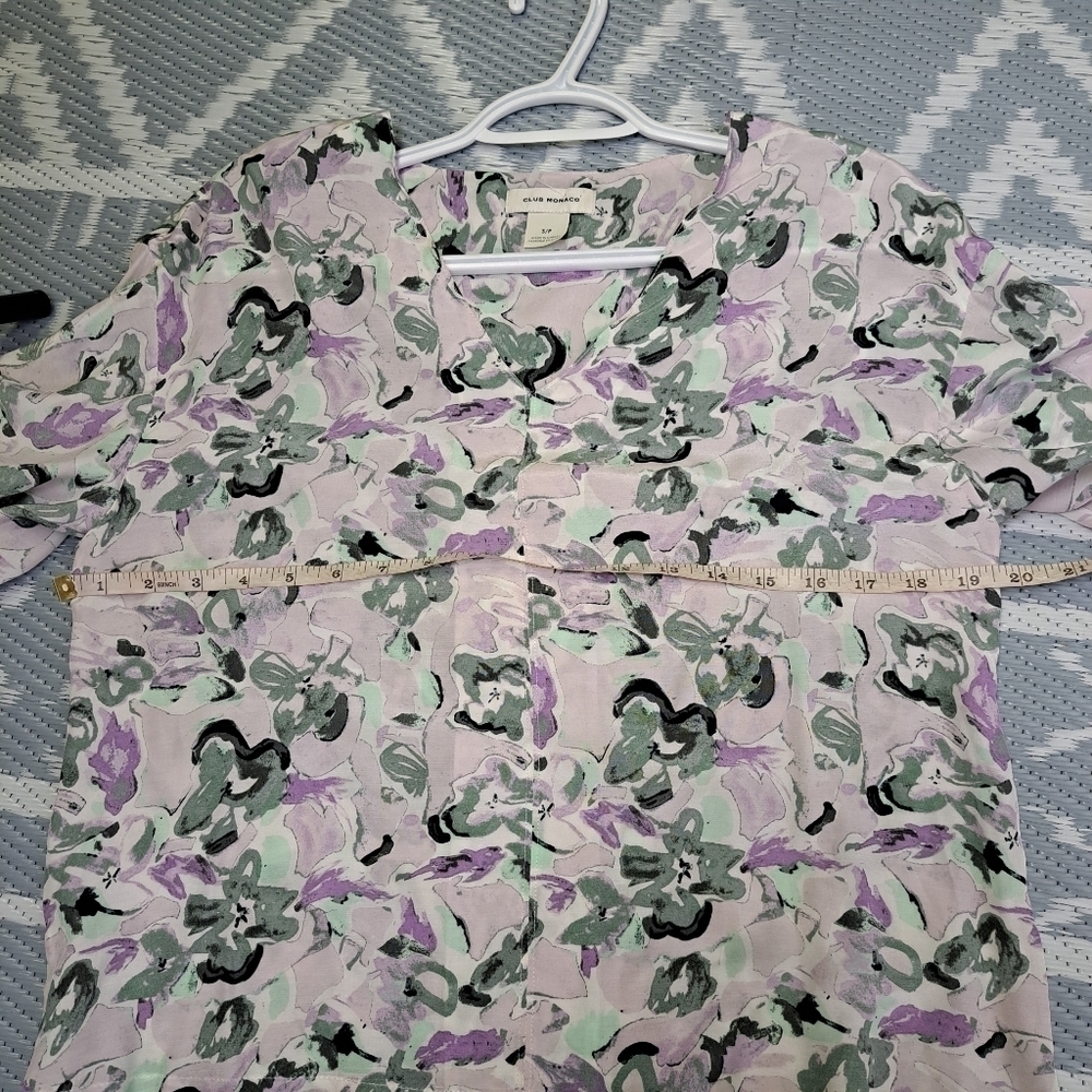 CLUB Monaco Floral V-Neck Balloon-Sleeve Top - Picture 8 of 9